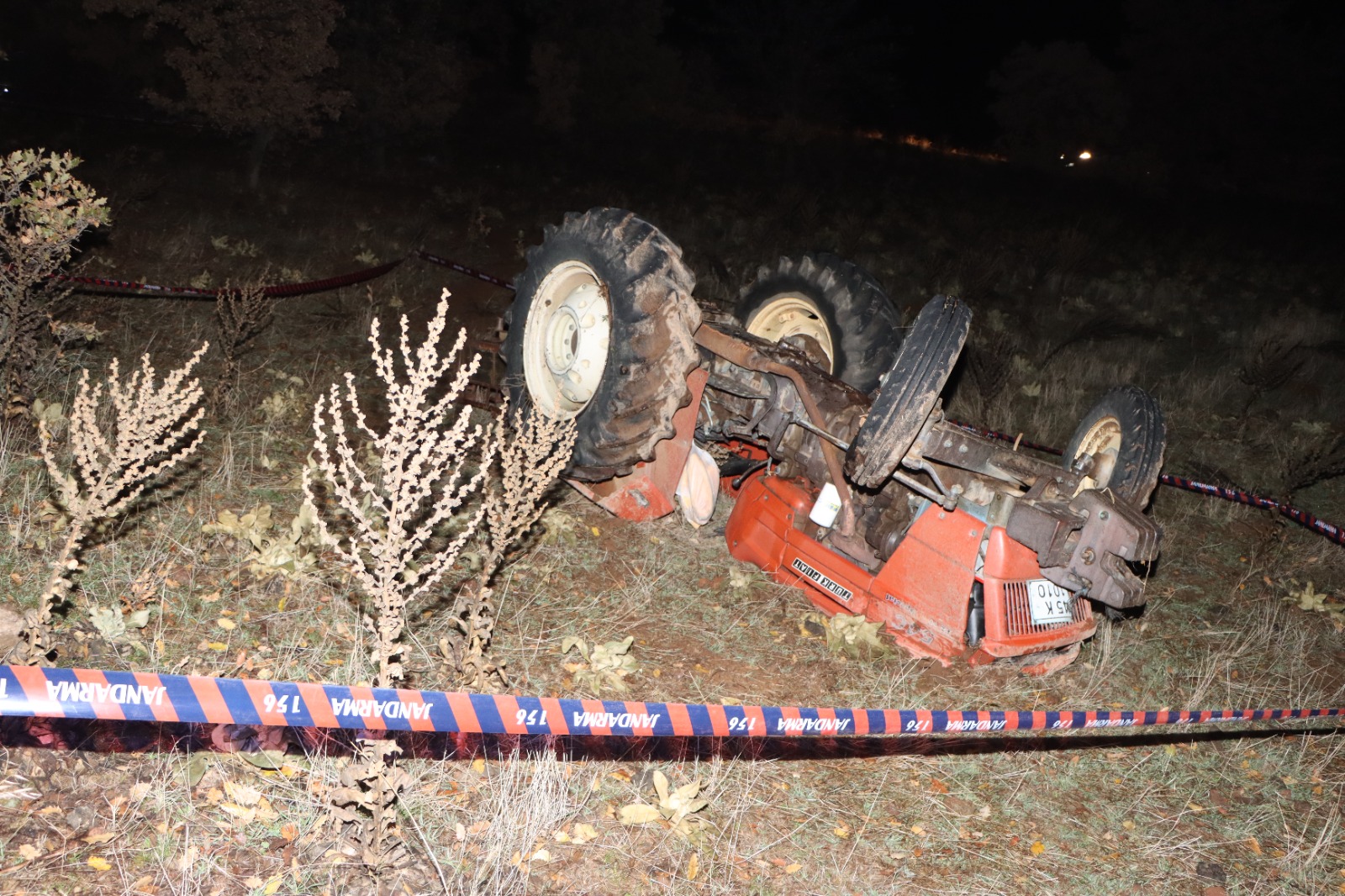Kula’da devrilen traktör sürücüsü hayatını kaybetti