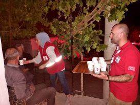 Türk Kızılay Manisa’dan yangın ekipleri ve vatandaşlara beslenme desteği