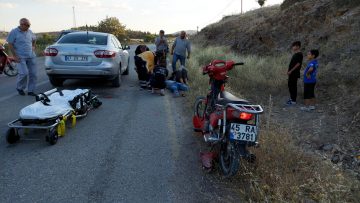 Manisa’da motosiklet kazasında 2 kişi yaralandı