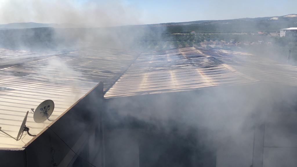 Akhisar’da orman ürünleri fabrikasında yangın çıktı