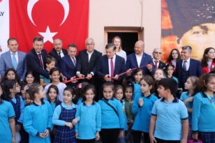 Türk Kızılay’dan Manisa’da İstiklal İlkokuluna Kütüphane