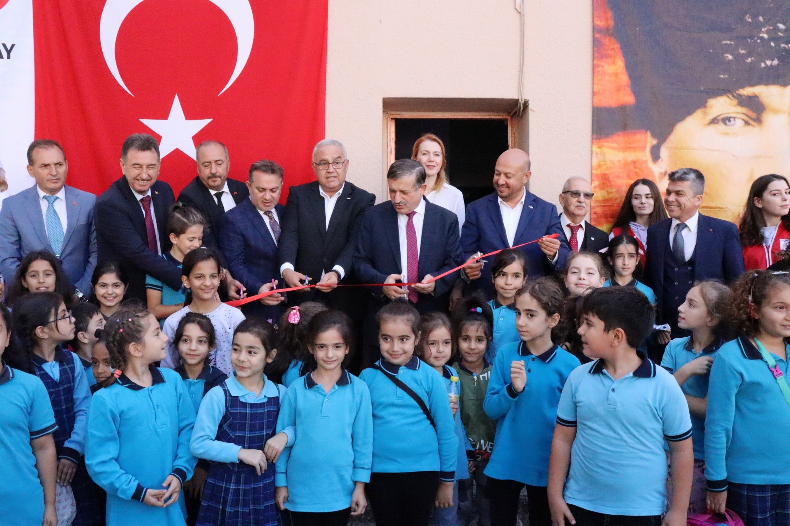 Türk Kızılay’dan Manisa’da İstiklal İlkokuluna Kütüphane