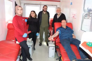 Kula Belediyesi Önünde Kan Bağışı Alınmaya Başladı