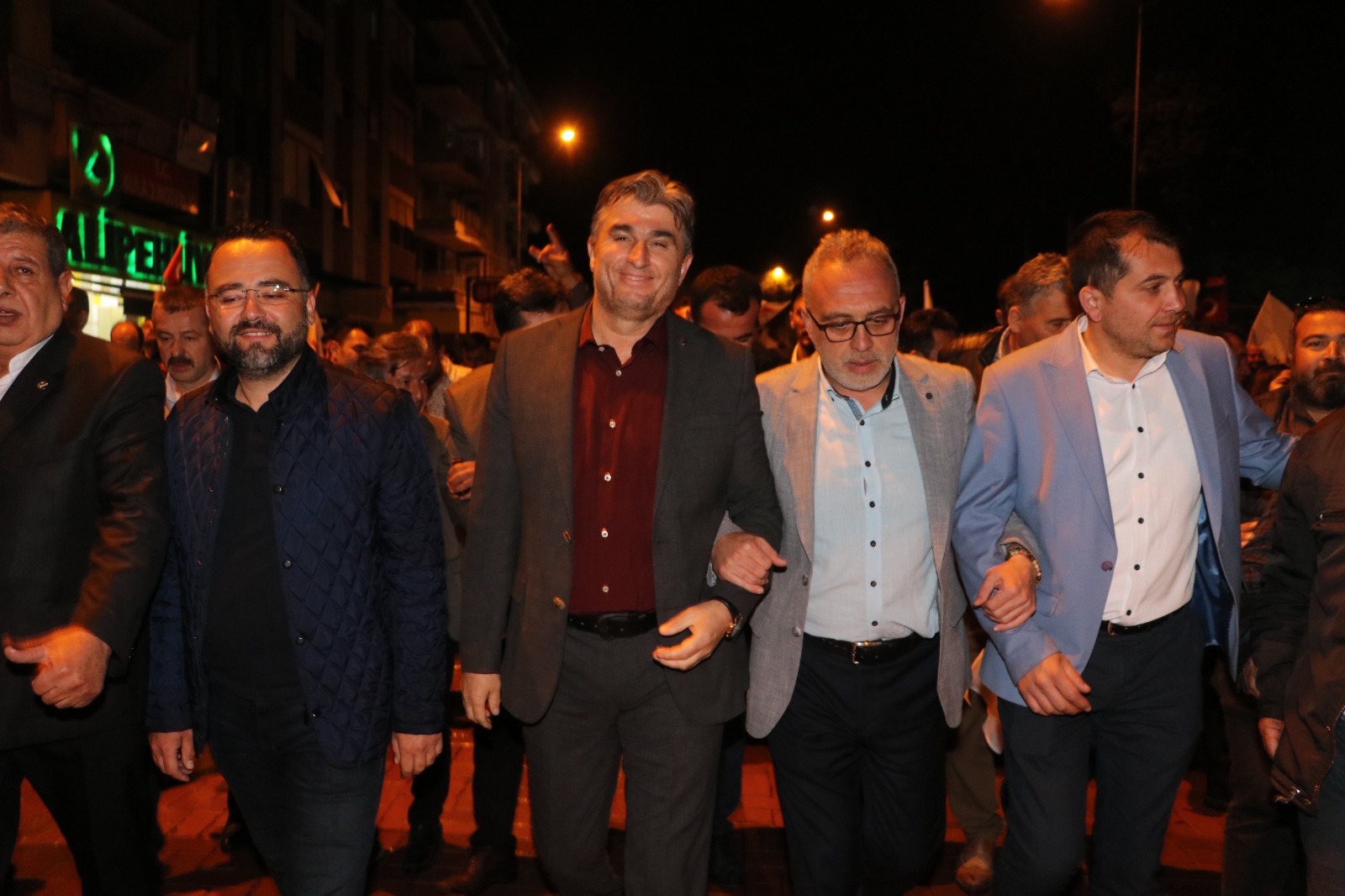 Cumhurbaşkanı Erdoğan’ın seçim başarısı Kula’da kutladı