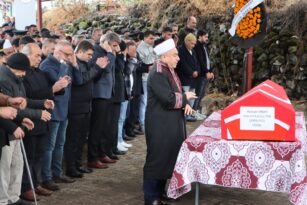 Uzman Çavuş Erbay için baba ocağı Saraçlar’da askeri tören düzenlendi
